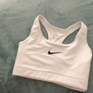 New Nike sports bra. Size L